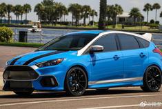 好看的汽车图片：450马力 福特福克斯 RS小钢炮