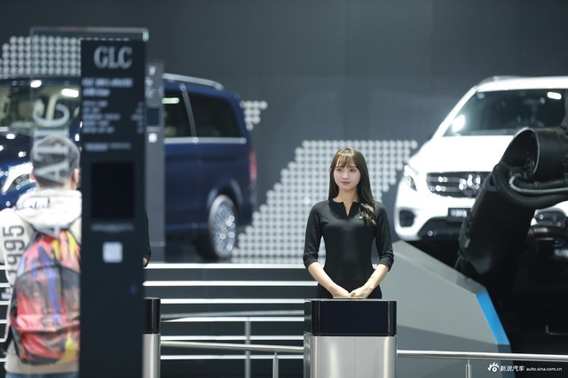 可甜可盐 探馆日搜罗展台车模司仪给你看