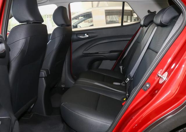 起亚奕跑最低只要6万多,油耗5.4L,为啥还干不过国产车?