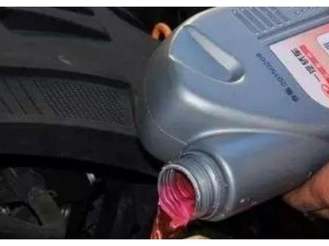 你的车子防冻液多久没更换了？修车工：超过这个数，发动机等着报