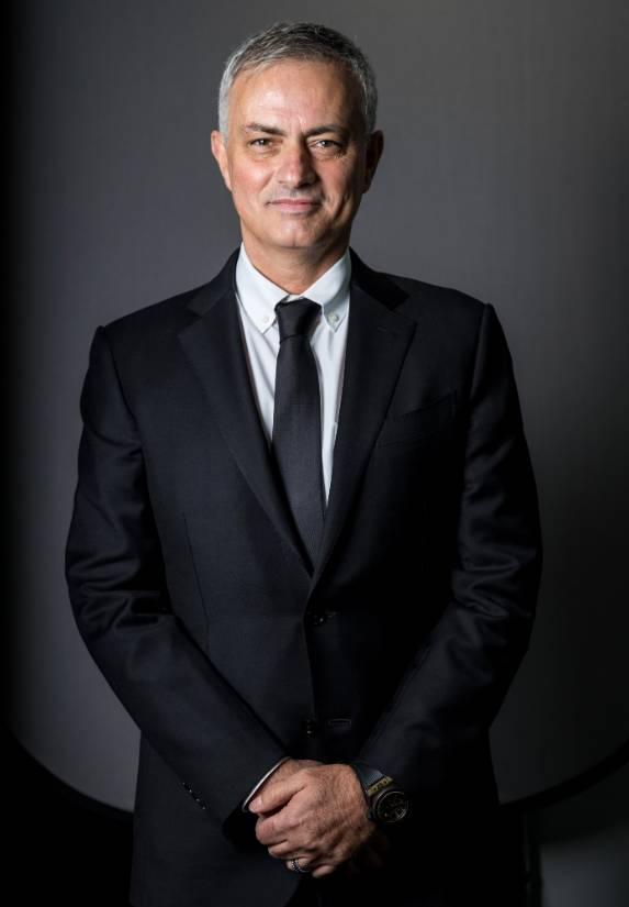 穆里尼奥阿玛尼风衣_阿玛尼标志