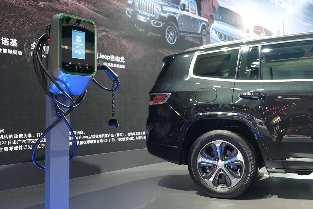 售价依然偏高?Jeep第一辆插电混动SUV,评指挥官PHEV