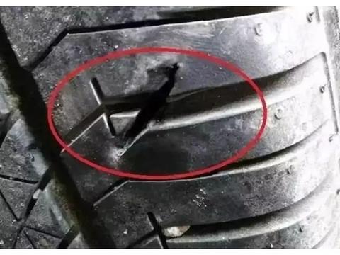 这东西不起眼，但比钉子还伤轮胎，不少人都栽它手里，防不胜防