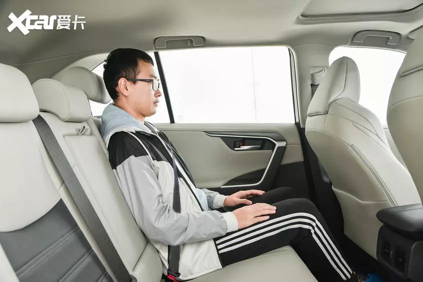 RAV4同平台,外观神似雷克萨斯,丰田威兰达混动版静态评测