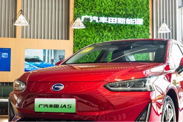 综合续航达510公里的广汽丰田iA5,会令它的对手紧张么?