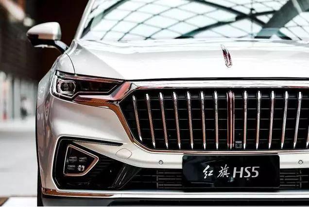 20万就能买中型豪华SUV，车标贵气胜过奔驰，配2.0T+Bose音响