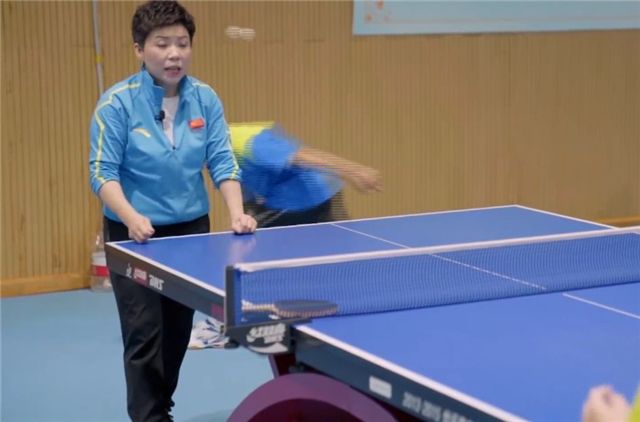 恩师揭邓亚萍遭排挤史：别人劝我找身材好漂亮的 邓亚萍有损形象