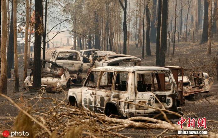  当地时间2019年11月11日，澳大利亚新南威尔士州，新威尔士州山火持续燃烧。目前新州州长已经宣布新南威尔士州进入紧急状态。 图片来源：ICphoto