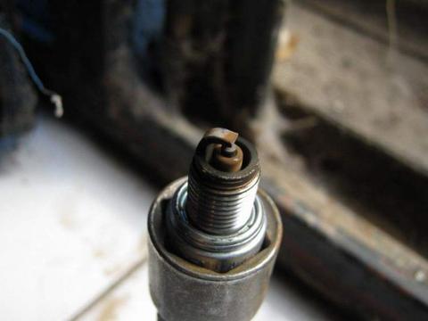 冬天启动车切记别做这3件事，老司机：不听劝的车早拉缸爆轴了