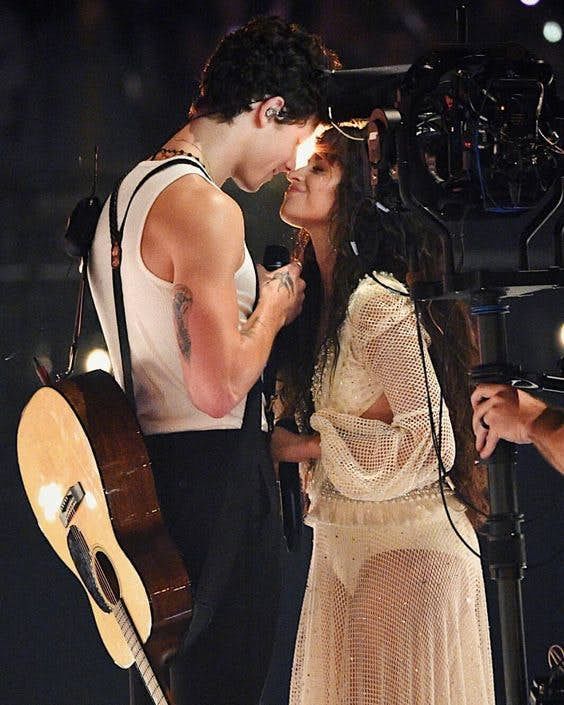 shawn和camila恋爱,camilacabello翘 camila与shawn mendes兜兜转转了4年,最后还是走到一起!