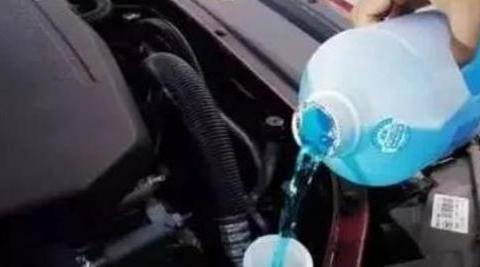 汽车里面玻璃水没有了，可以自己加吗？老司机：你可以试试啊！