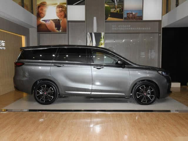 三线品牌造出一辆好MPV,车长4米8,全景天窗+魔术座椅,仅卖8万