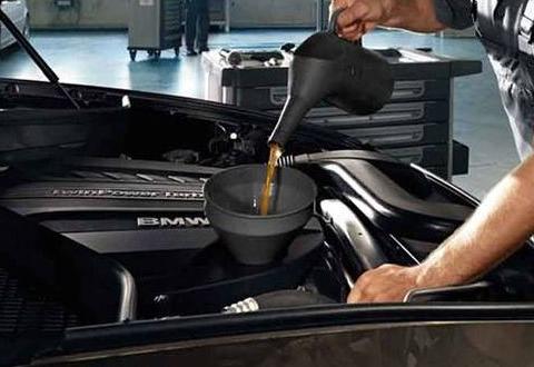 换机油就算给汽车做保养了？骗别人还行，老司机只注意这几个零件