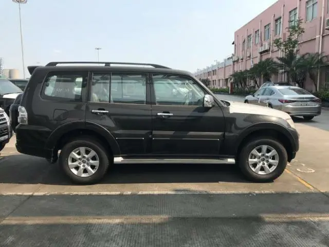 这才是男人的座驾,越野不输普拉多,V6+全时四驱,不足30万