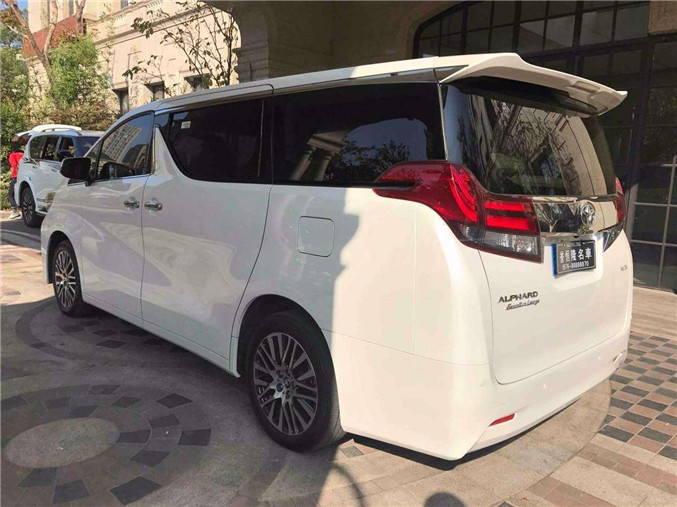 加价二三十万都不一定买得到的“保姆车”,到底贵在哪?