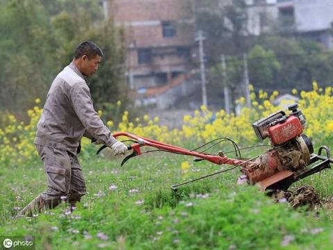 农民家有台两驱微耕机，平时一定要注意保养，这8大误区要记牢