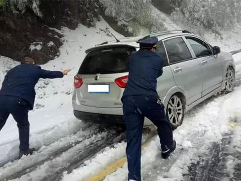 冬天启动汽车前“打死”也不能做的3件事