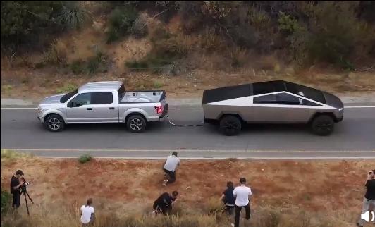 特斯拉皮卡Cybertruck订单超25万 兴起时还要与福特猛禽拔河