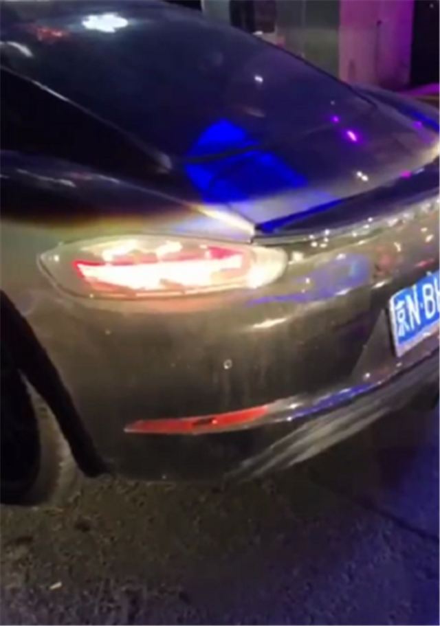 80万保时捷718现工体酒吧,车主小姐姐,下车的待遇堪比VIP