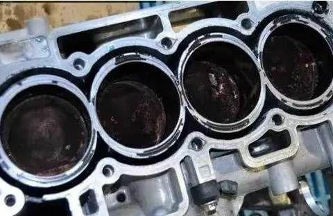 怎么除汽车积碳？维修人员告诉你，这些方法很有效