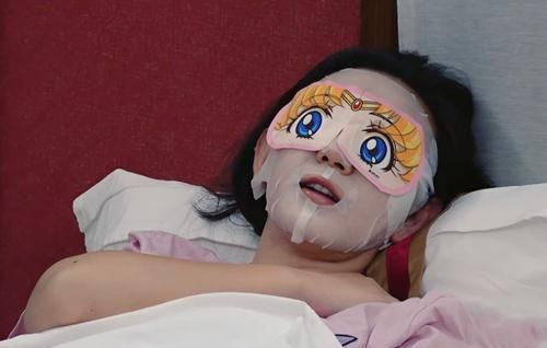 有一种“整容”叫谢娜的素颜，看到她素颜的脸后，网友：吓一跳