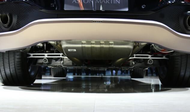 阿斯顿·马丁首款SUV，搭载V8发动机550匹马力，售价237.8万起