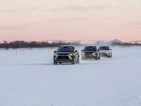 冬天汽车电瓶不好用，火都打不着，与其换电瓶不如这样做