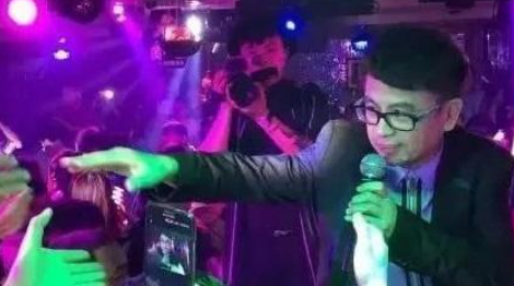 “华文”黄一山近况，离开周星驰事业滑坡？为病重儿子凑钱付出大