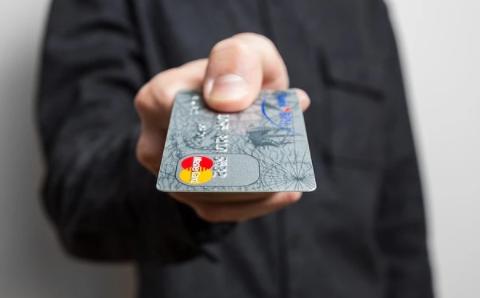 手中拥有多张信用卡，有哪些问题需要重点注意？
