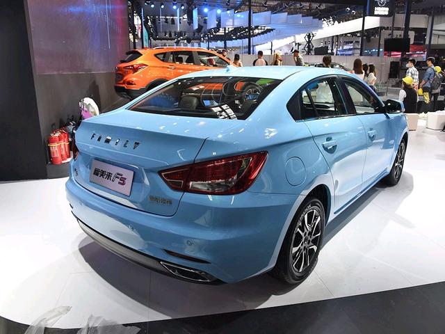 国产“冷门”高颜值家用车,前后独悬,售5.98万起,不输大众朗逸