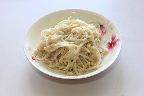 教你凉拌金针菇,超解腻,清爽适口,美味下饭,比肉还好吃