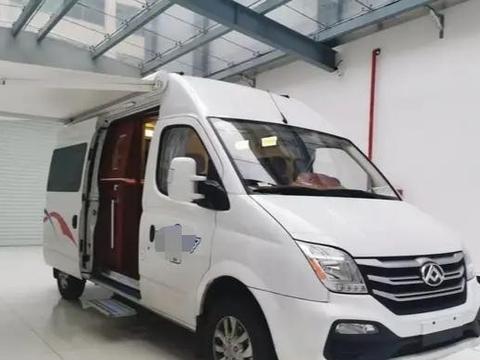 长轴高顶B型房车带商务风内饰，还有子母床设计，用心的设计