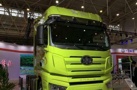 六大品牌10款500+马力重卡亮相武汉车展 都有谁