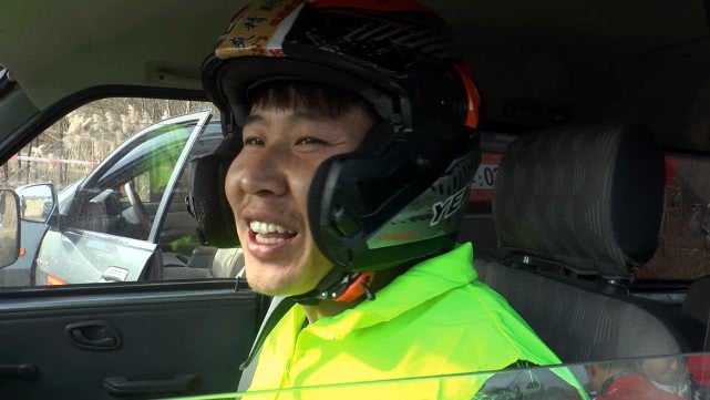 济南黄河越野场地赛50名选手角逐,美女司机首次参赛险中夺冠