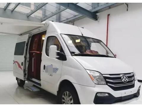 长轴高顶B型房车带商务风内饰，还有子母床设计，用心的设计