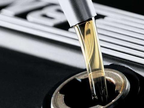 机油5000公里更换一次是“扯淡”？专家：还这样换，等着换发动机