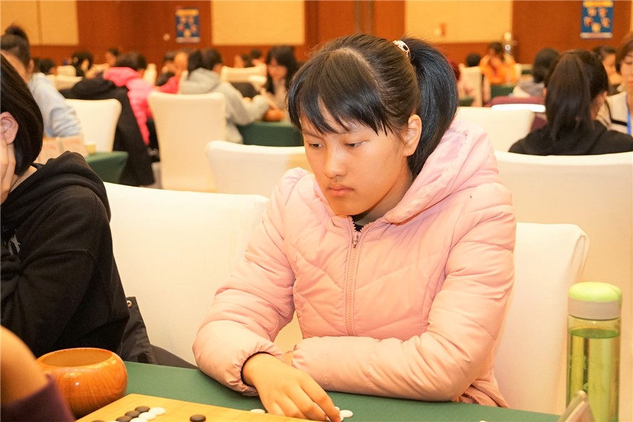 冯韵嘉 潘天行 乙组:王艺卓 申报业余5段的棋手是 乙组:邹瑞昫