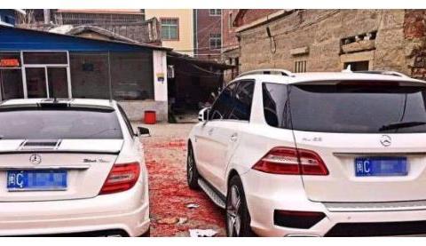 为啥农村人没钱还要买车？车主无奈：过年回村，你就会明白了