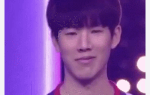 uzi说杀世界冠军,theshy表情火了:想笑又忍住,太可爱