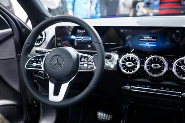奔驰5+2座豪华SUV GLB上市,主打家用市场,高性价比30万起售