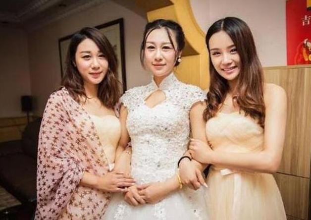 最年轻婆婆 走红，新娘满脸委屈，吃瓜群众：婆婆来抢风头的吧