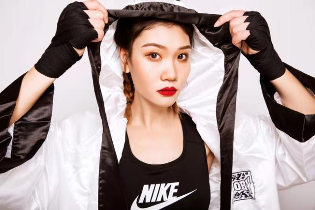 又一位中国人冲击世界拳王！中国美女拳王自信迎战日本魔女