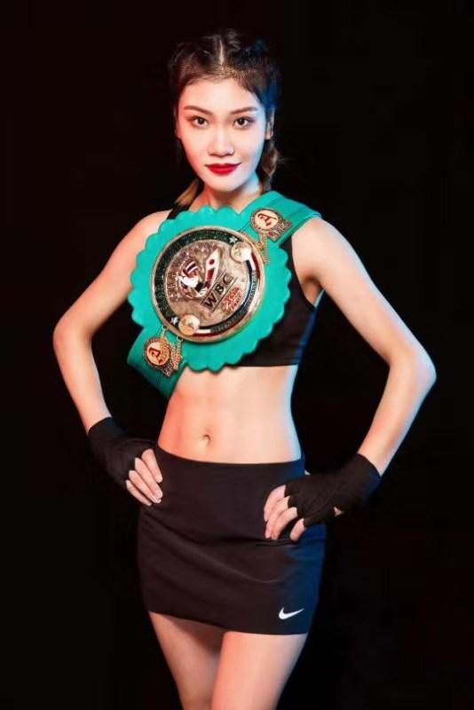 又一位中国人冲击世界拳王！中国美女拳王自信迎战日本魔女