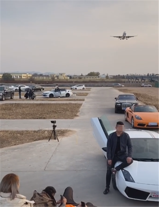 又一网红打卡地,青岛流亭机场,不少人开车前往,只为与飞机同框