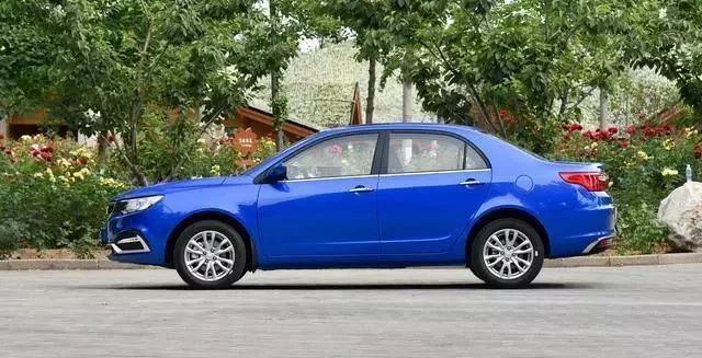 不足5万落地，这车综合油耗仅5.9L，车长4米6，适合家用品质一流