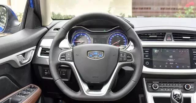 不足5万落地，这车综合油耗仅5.9L，车长4米6，适合家用品质一流