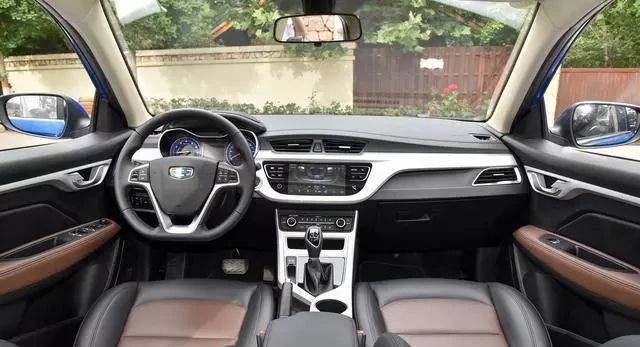 不足5万落地，这车综合油耗仅5.9L，车长4米6，适合家用品质一流