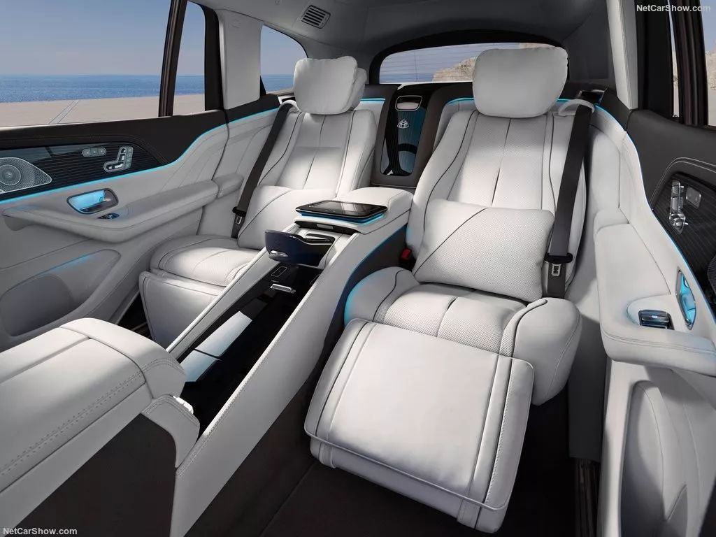 明年才上市的迈巴赫首款SUV究竟有多豪华？