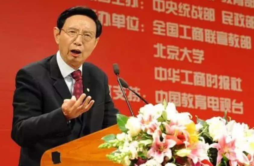 他白手起家成重庆首富,如今企业负债200亿,81岁无奈再出山