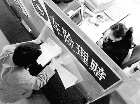 交通事故造成对方死亡，有交强险和三者险，保险公司会怎么赔付？